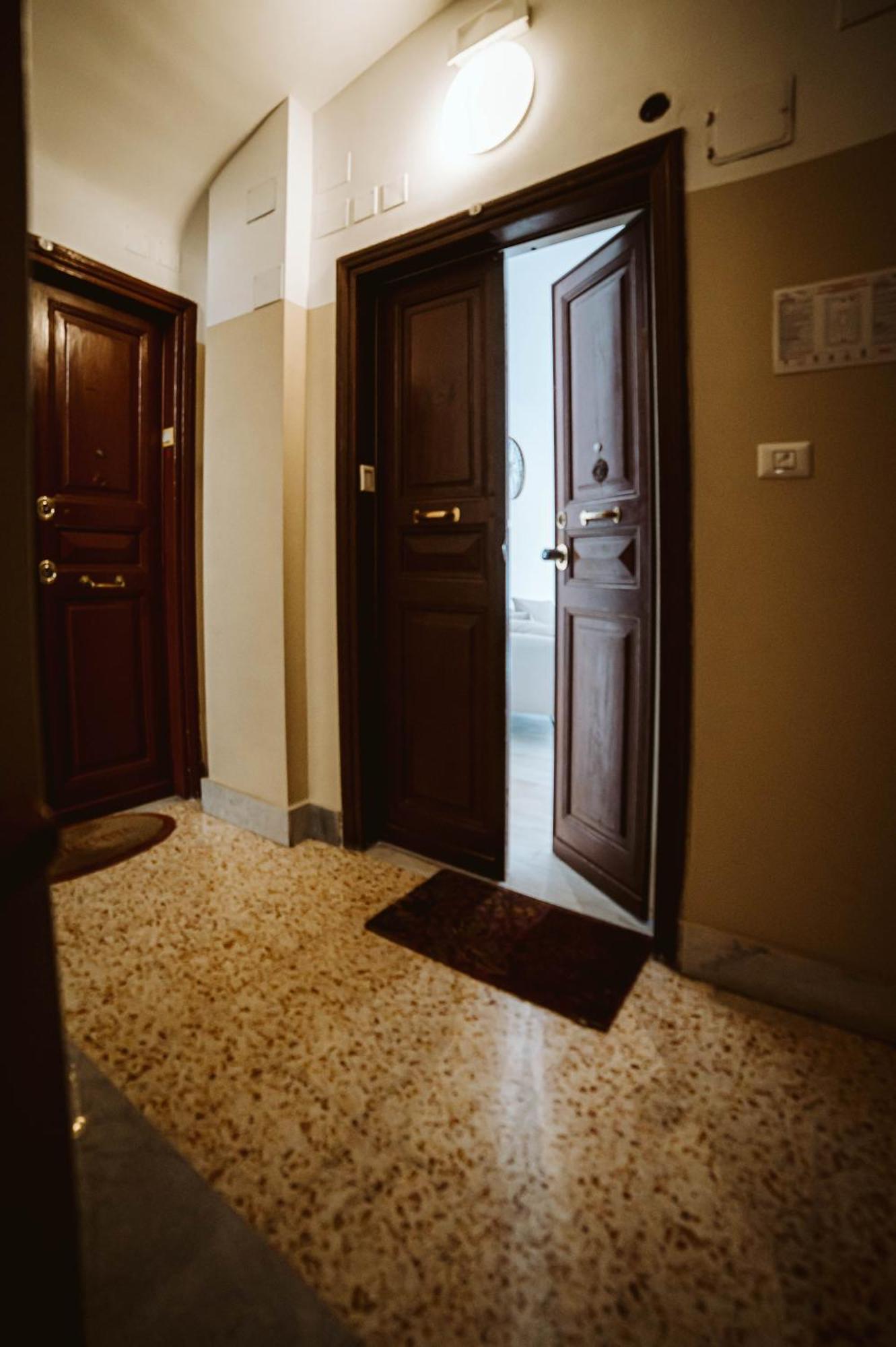 Colosseo Cozy Rooms B&B ローマ エクステリア 写真